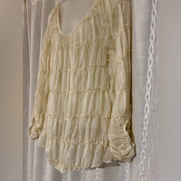 Blu Pepper Böhme Sheer v-neck cream blouse w/elastic at the cuffs.  Size S - Picture 2 of 15